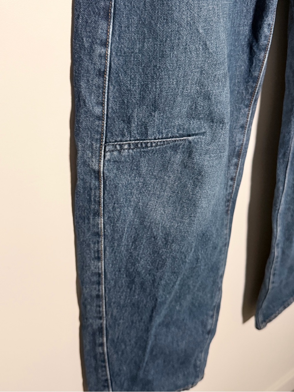 Levi's Women's Cinch Waist Barrel Jeans - Picture 9 of 15